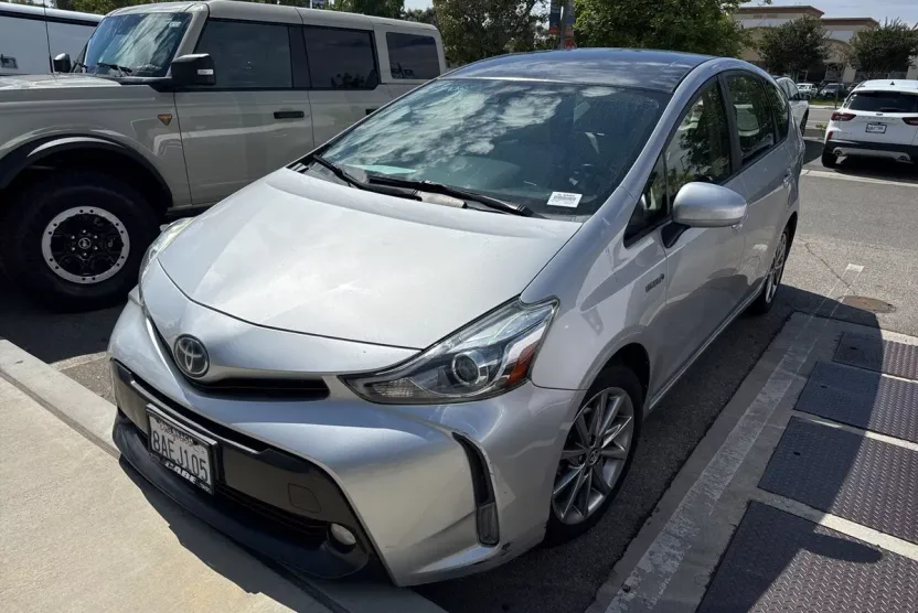 2017 Toyota Prius V Five photo 1