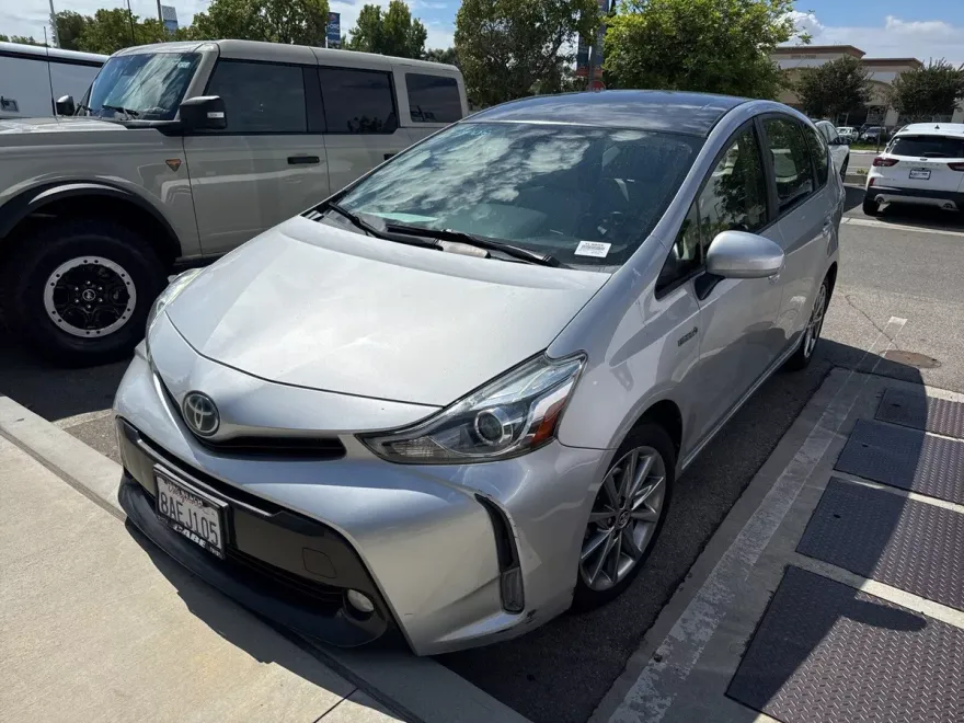 2017 Toyota Prius V Five photo 1