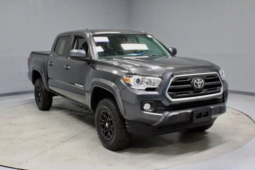 2019 Toyota Tacoma 4x4 SR5 photo 1