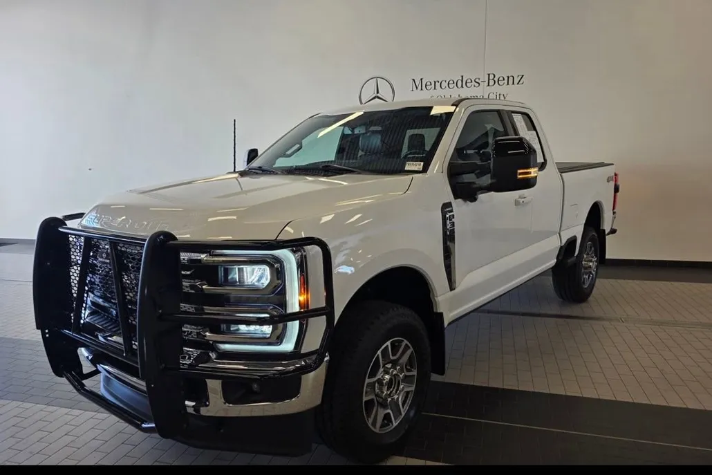 2024 Ford F-350 Lariat photo 1
