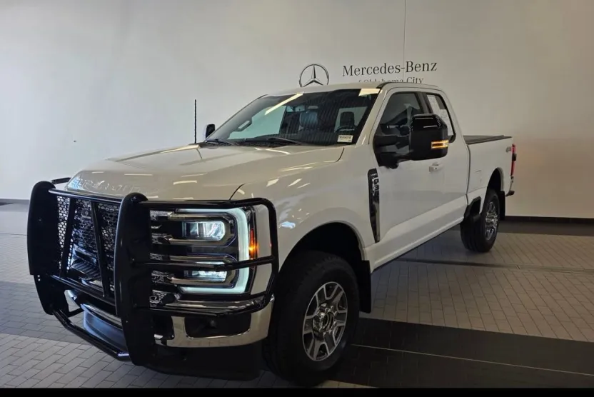 2024 Ford F-350 Lariat photo 1