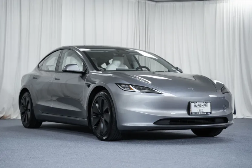 2024 Tesla Model 3 photo 1