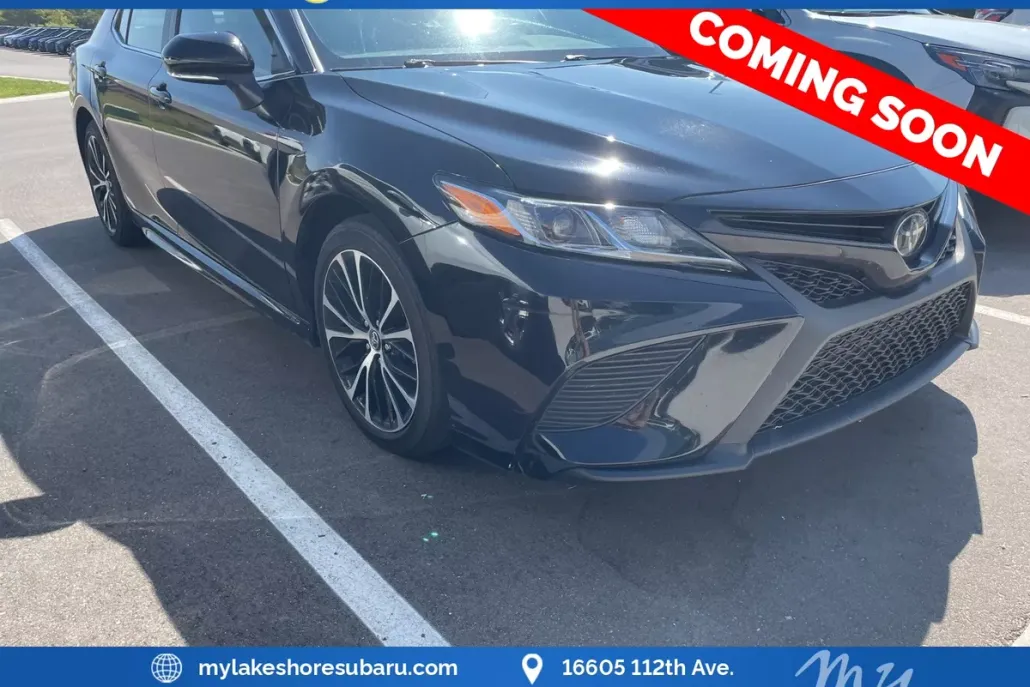 2020 Toyota Camry SE photo 1
