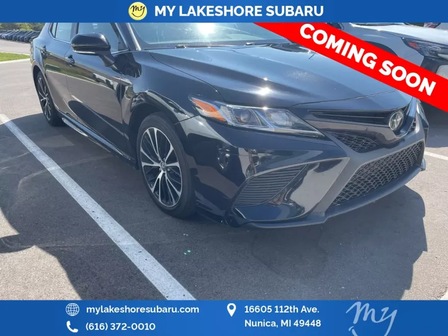 2020 Toyota Camry SE photo 1