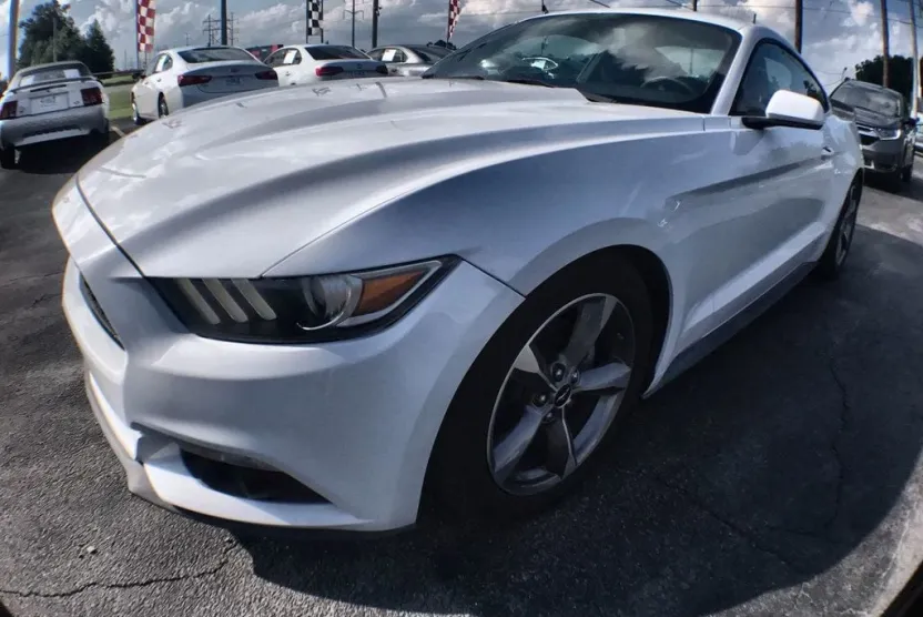 2016 Ford Mustang V6 photo 1