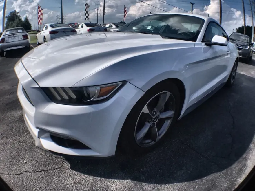 2016 Ford Mustang V6 photo 1