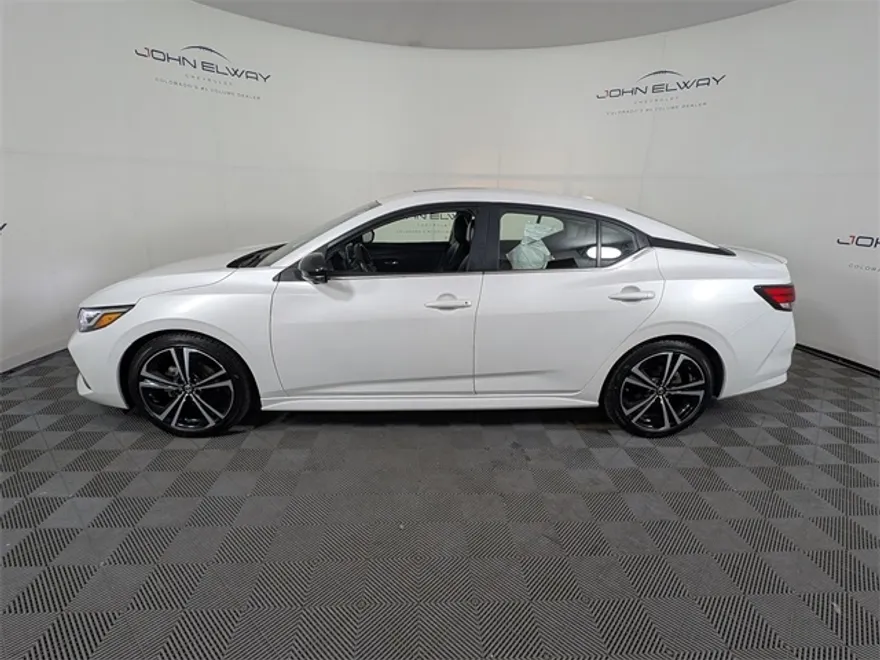 2022 Nissan Sentra SR photo 1