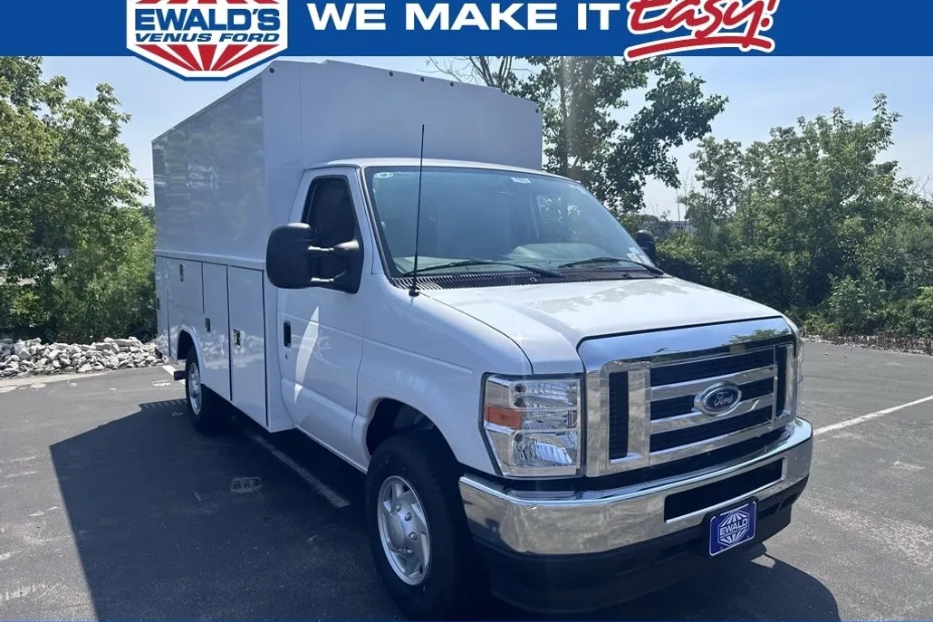 2025 Ford E-350 photo 1