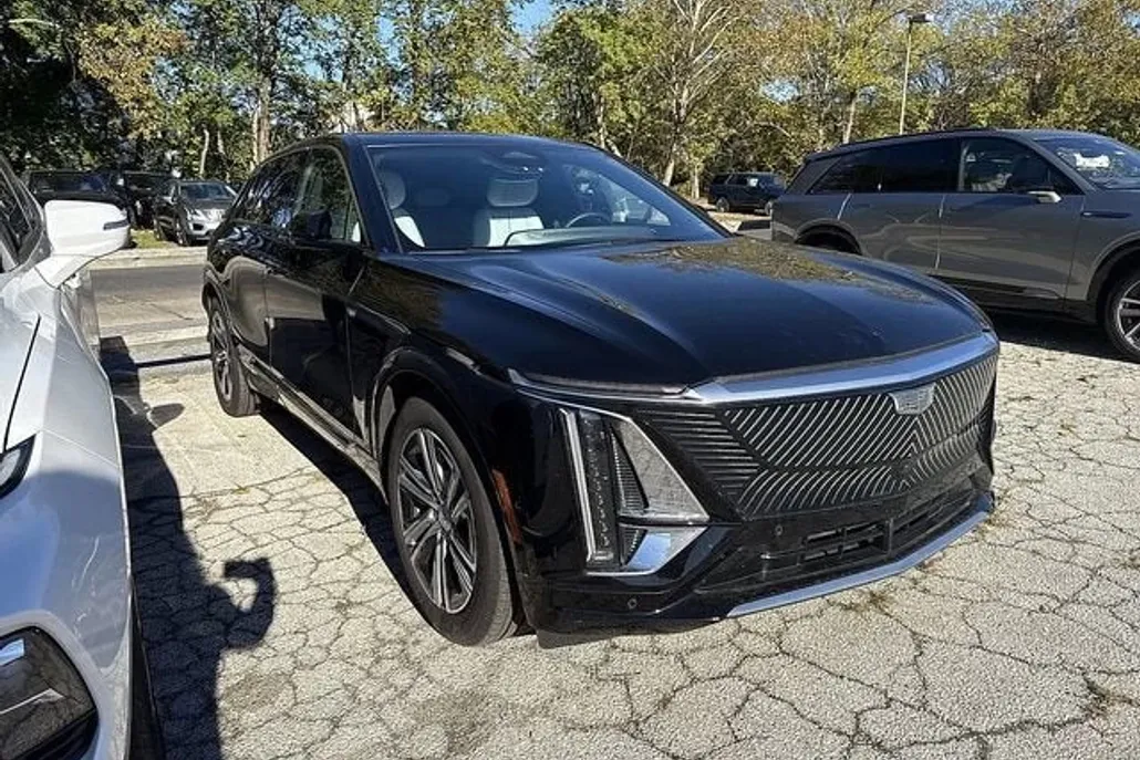 2024 Cadillac Lyriq Luxury photo 1