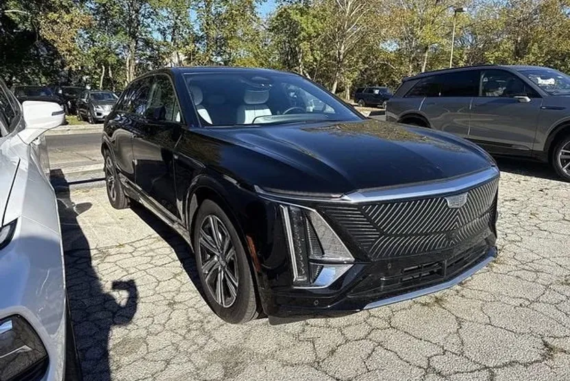 2024 Cadillac Lyriq Luxury photo 1
