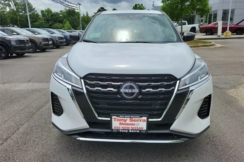 2025 Nissan Kicks Play S photo 1