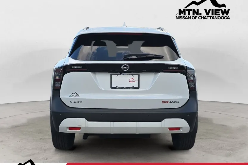 2025 Nissan Kicks SR photo 1