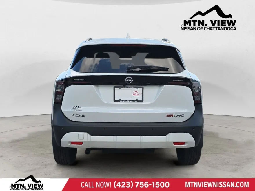 2025 Nissan Kicks SR photo 1