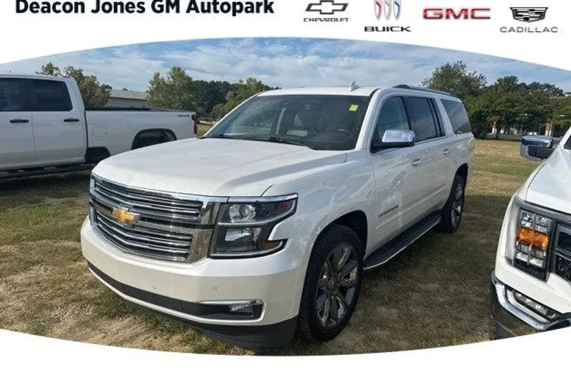 2017 Chevrolet Suburban Premier photo 1