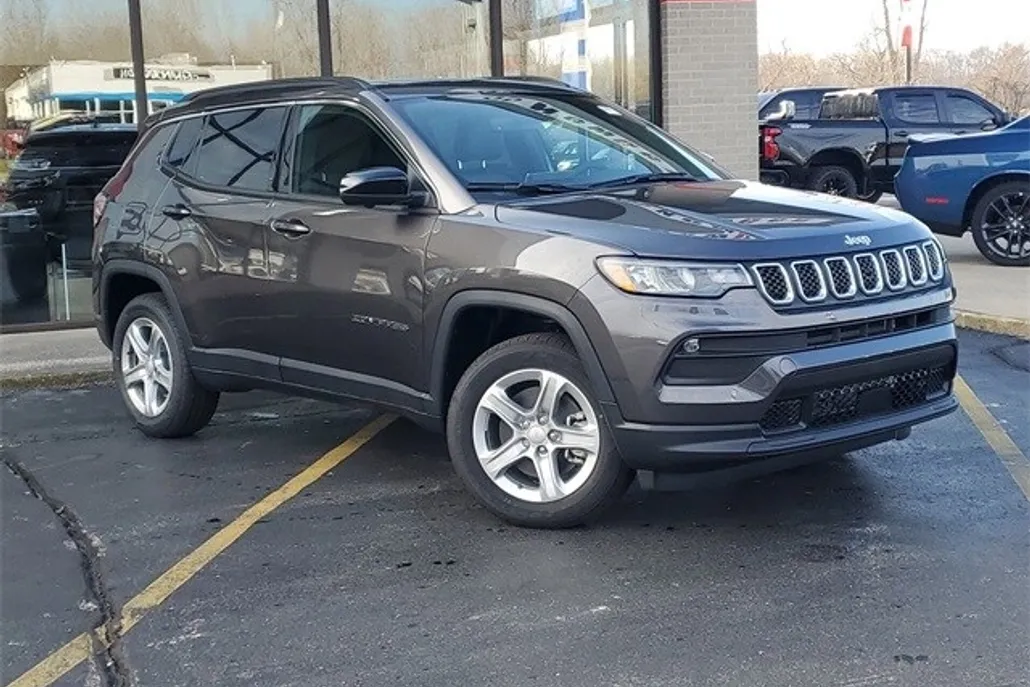 2024 Jeep Compass Latitude photo 1