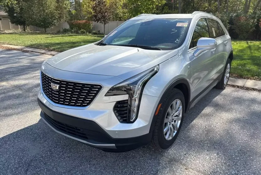 2022 Cadillac XT4 Premium Luxury photo 1