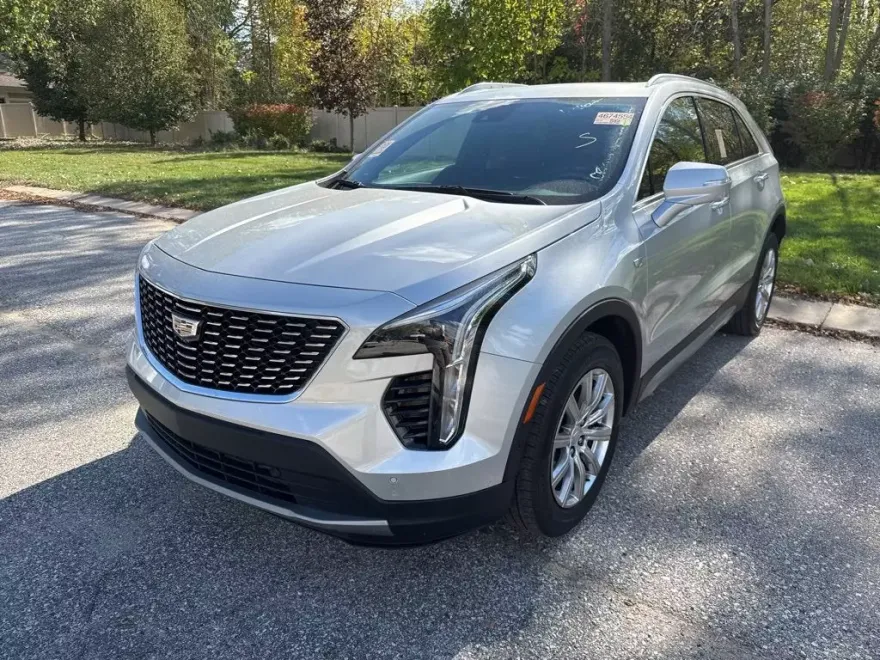 2022 Cadillac XT4 Premium Luxury photo 1