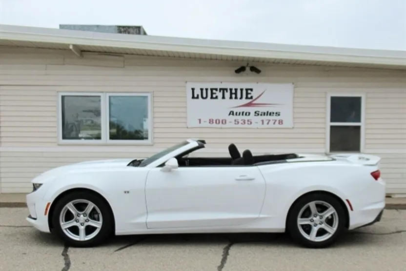 2019 Chevrolet Camaro 1LT photo 1