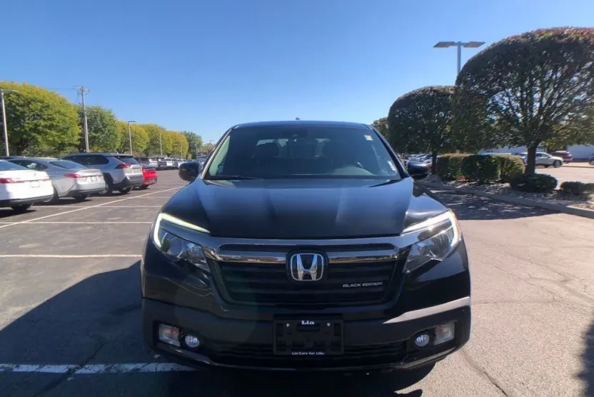 2019 Honda Ridgeline Black Edition photo 1