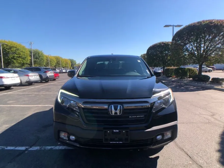 2019 Honda Ridgeline Black Edition photo 1