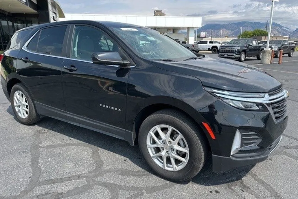 2024 Chevrolet Equinox LT photo 1