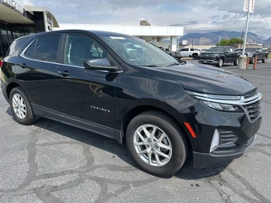 2024 Chevrolet Equinox LT photo 1