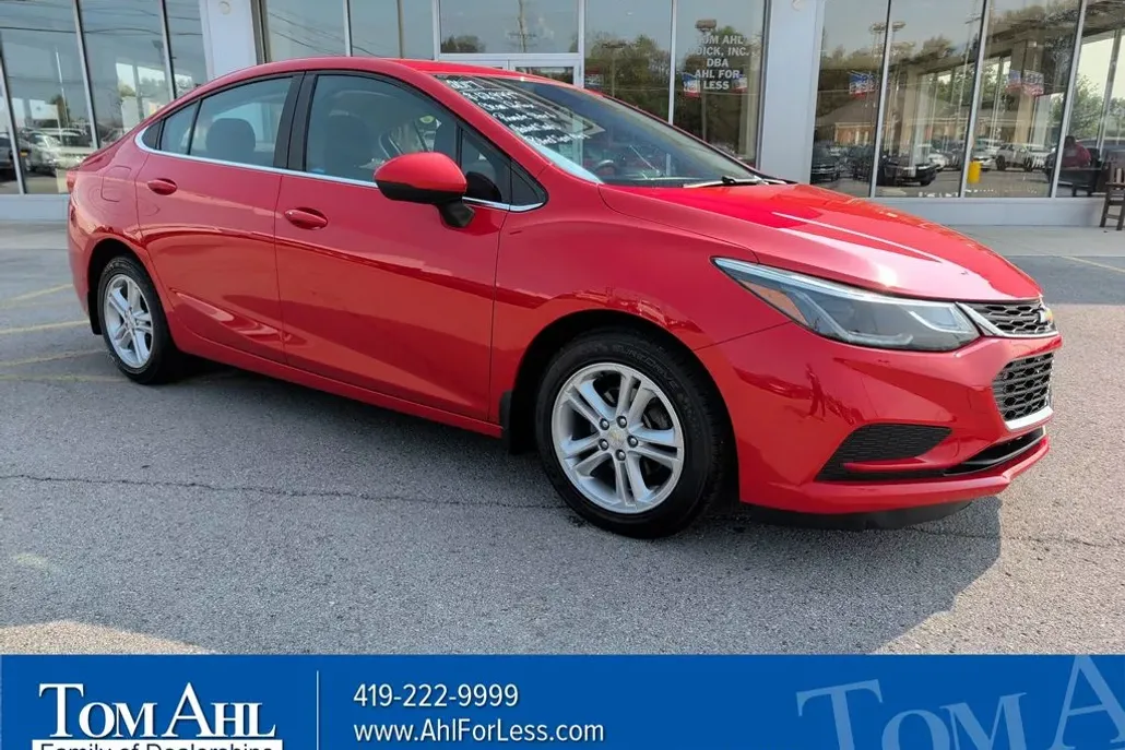 2017 Chevrolet Cruze LT photo 1