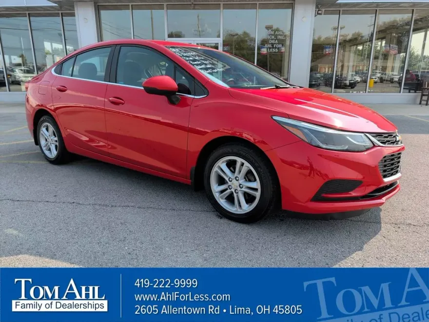2017 Chevrolet Cruze LT photo 1