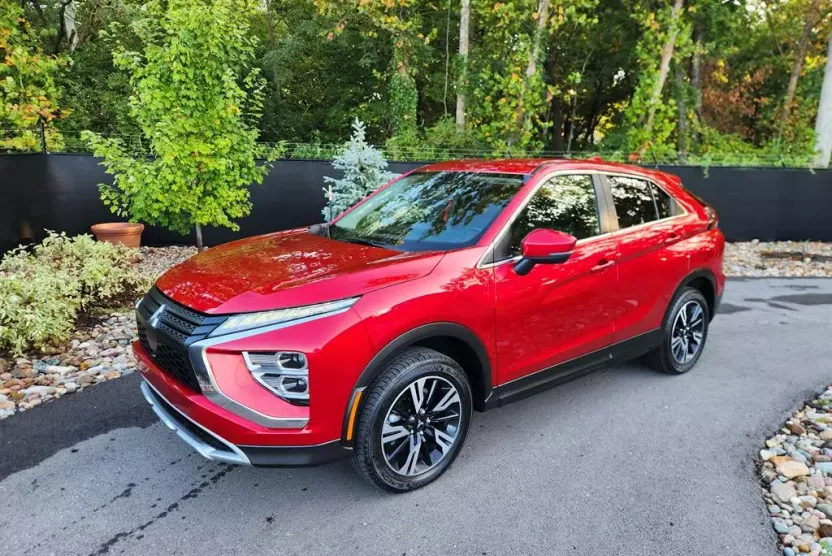 2024 Mitsubishi Eclipse Cross SE photo 1