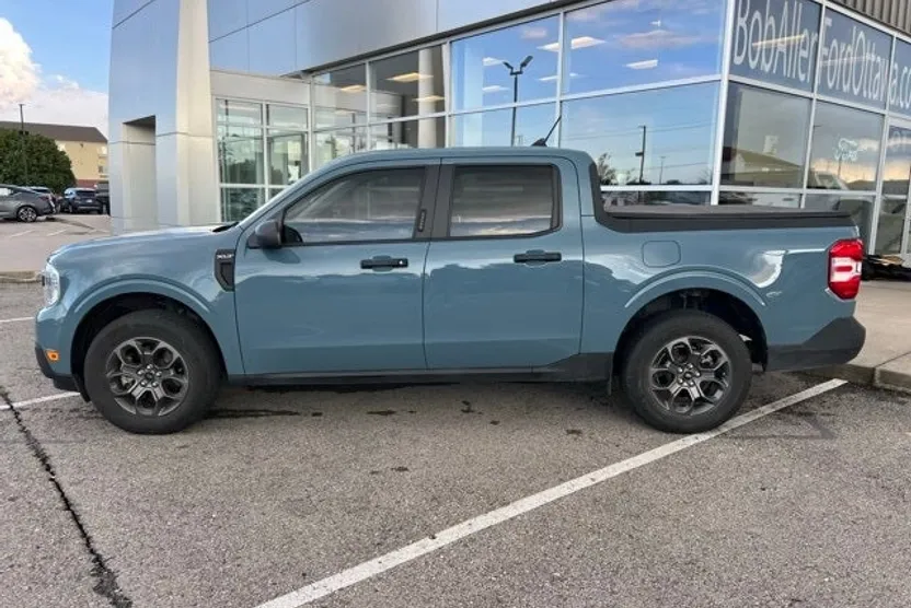 2022 Ford Maverick XLT photo 1