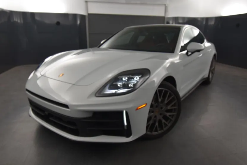 2025 Porsche Panamera 4 photo 1