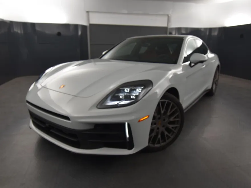 2025 Porsche Panamera 4 photo 1
