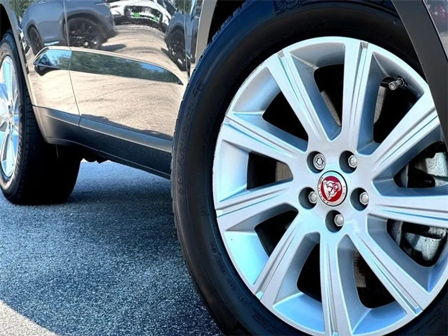 2020 Jaguar E-PACE Base photo 1