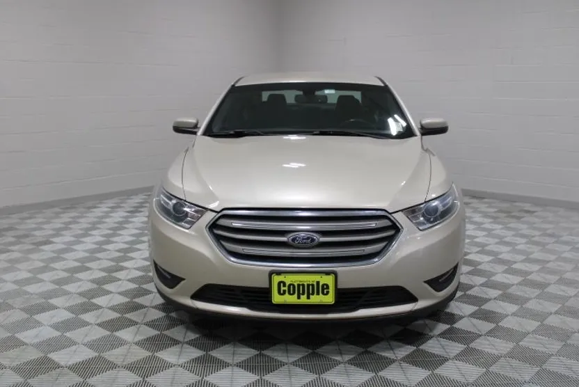 2017 Ford Taurus SEL photo 1