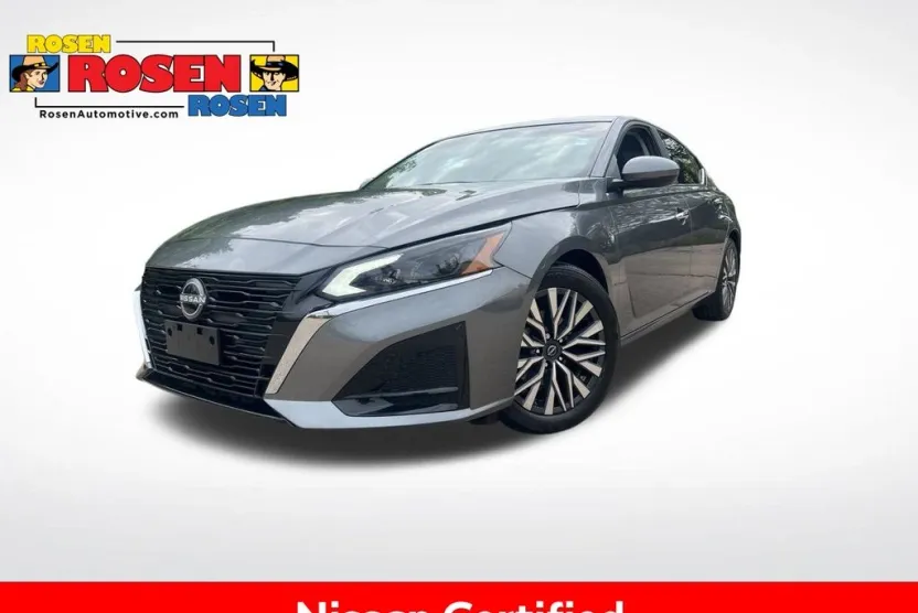 2024 Nissan Altima SV photo 1
