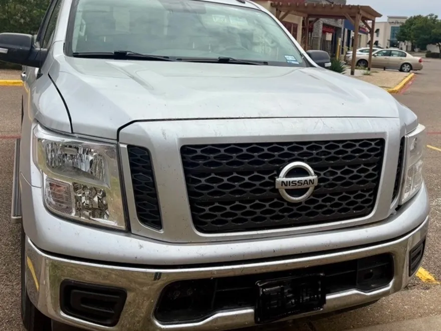 2019 Nissan Titan SV photo 1