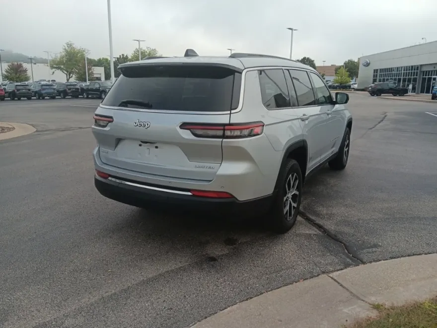 2024 Jeep Grand Cherokee Limited photo 1