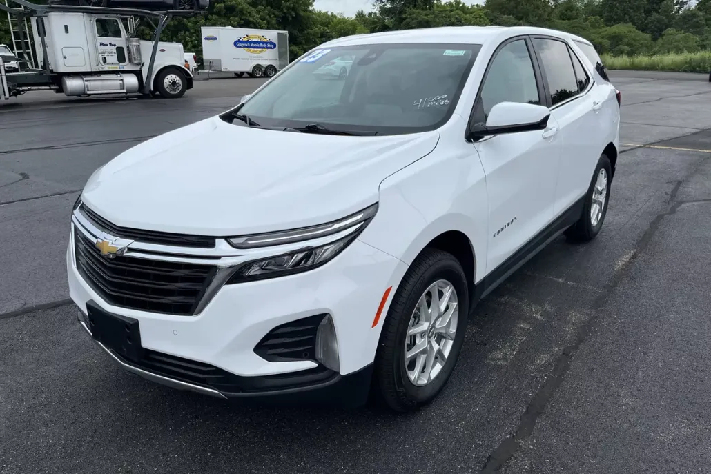 2023 Chevrolet Equinox LT photo 1