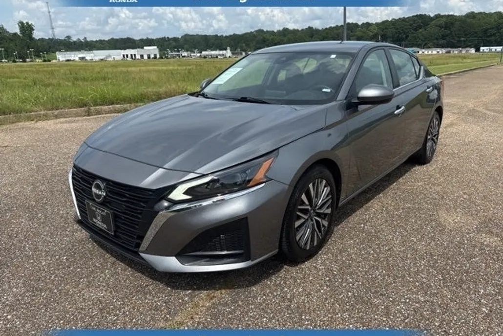 2023 Nissan Altima 2.5 SV photo 1