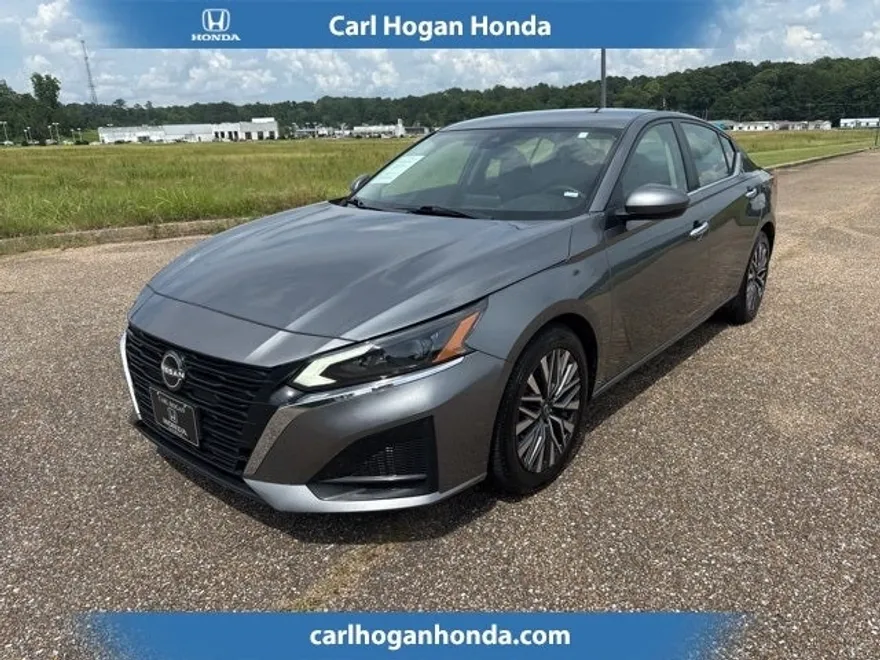 2023 Nissan Altima 2.5 SV photo 1