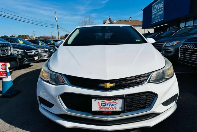 2017 Chevrolet Cruze LS photo 1