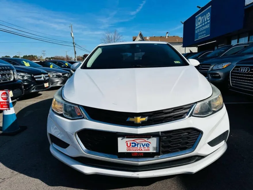 2017 Chevrolet Cruze LS photo 1