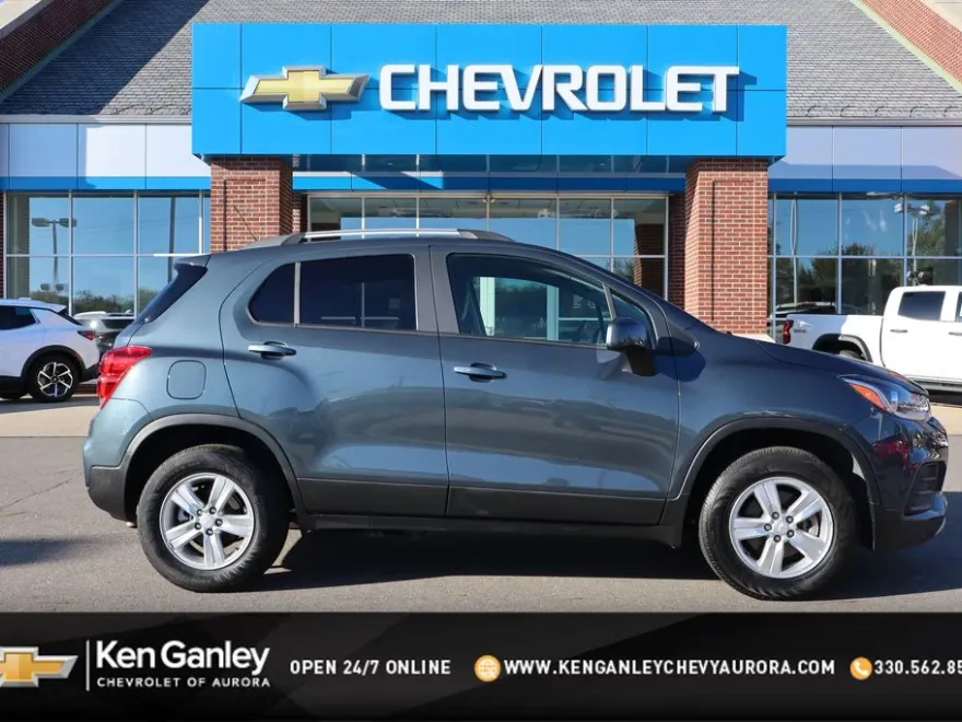 2022 Chevrolet Trax LT photo 1