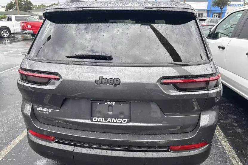 2025 Jeep Grand Cherokee Altitude photo 1