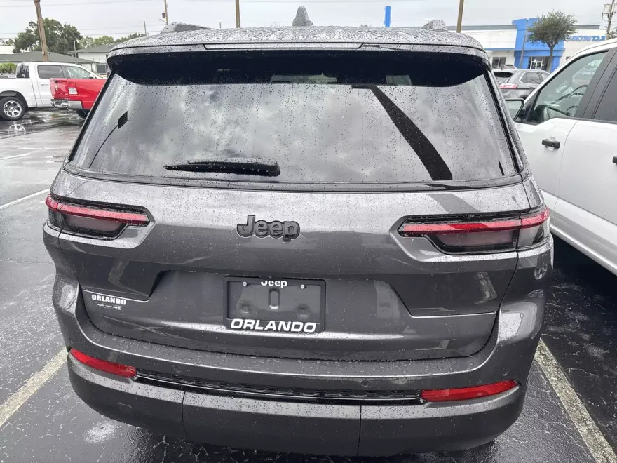 2025 Jeep Grand Cherokee Altitude photo 1