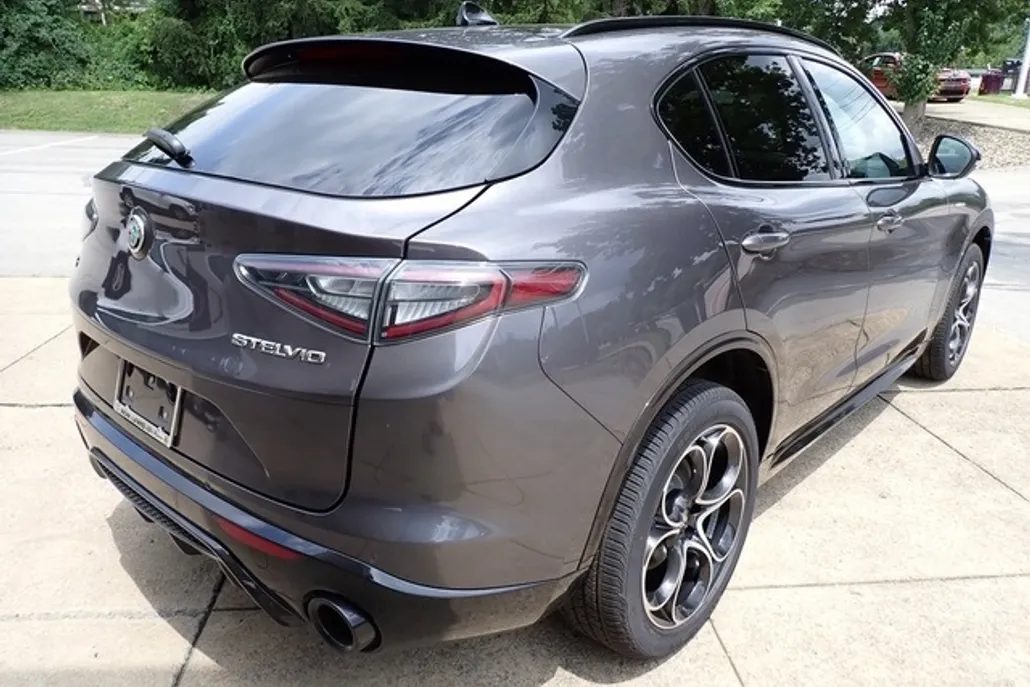 2025 Alfa Romeo Stelvio Sprint Base photo 1
