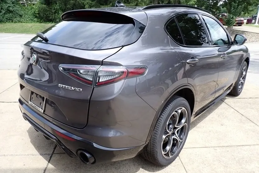 2025 Alfa Romeo Stelvio Sprint Base photo 1