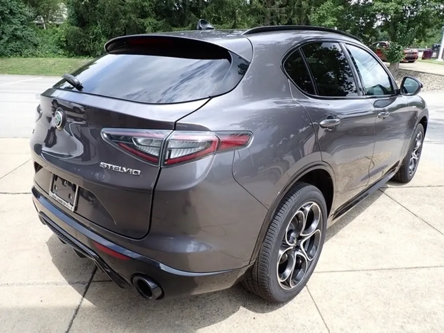 2025 Alfa Romeo Stelvio Sprint Base photo 1