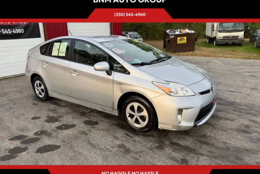 2014 Toyota Prius Three photo 1