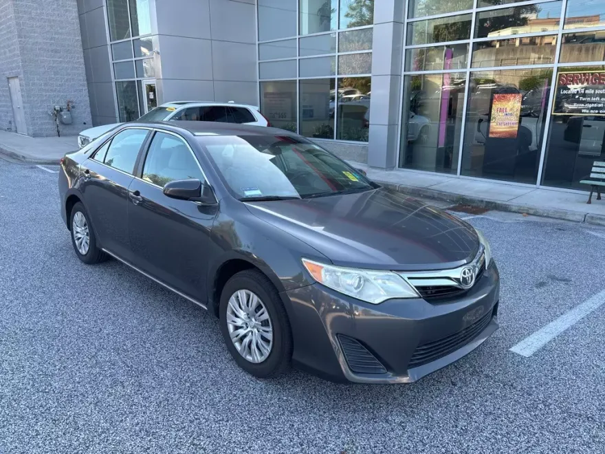 2012 Toyota Camry LE photo 1